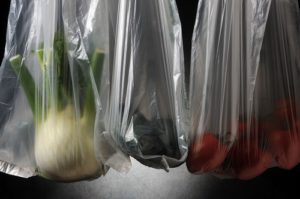 Read more about the article Embalagens 100% biodegradável fabricada em PE verde e aditivo oxibiodegradável. Será que são tão sustentáveis assim?